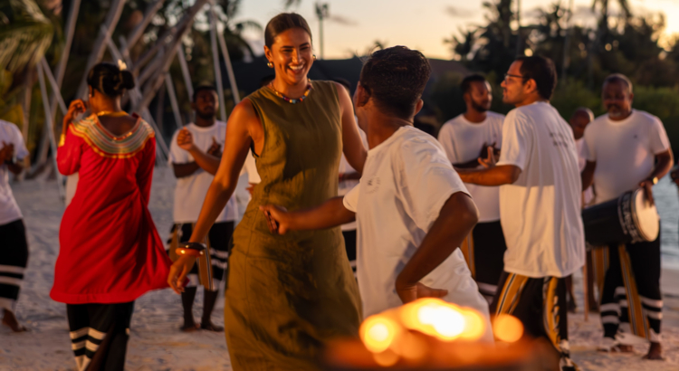 Iru Veli - Lifestyle Beach Tanzen Malediven Sun Siyam Resorts