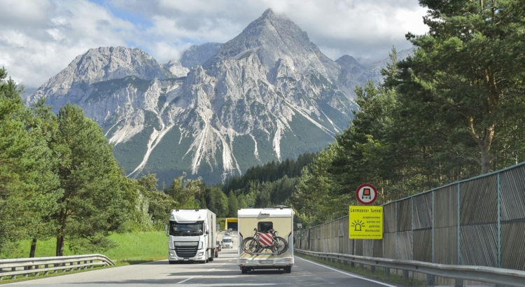 Österreich Tirol Fernpass AUTOS Foto iStock The World Traveller